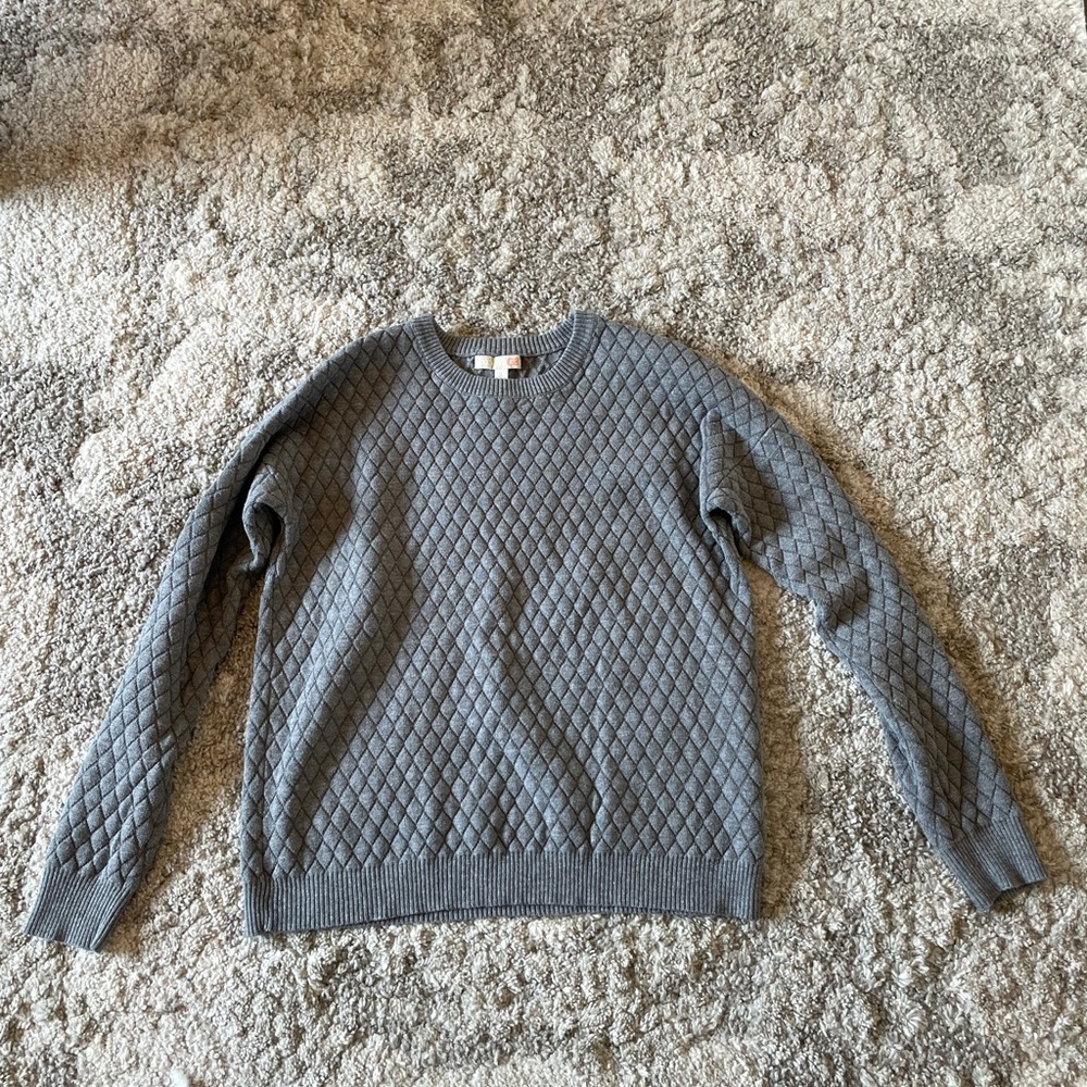 GB quilted gray sweater
